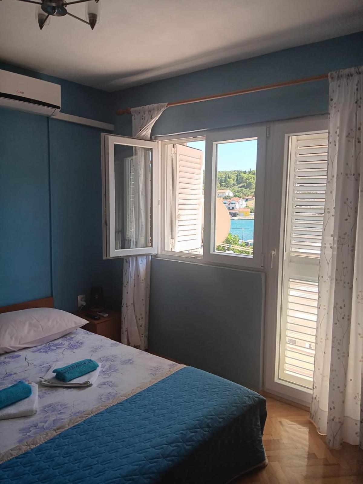 Apartman Tisno Eksteriør billede