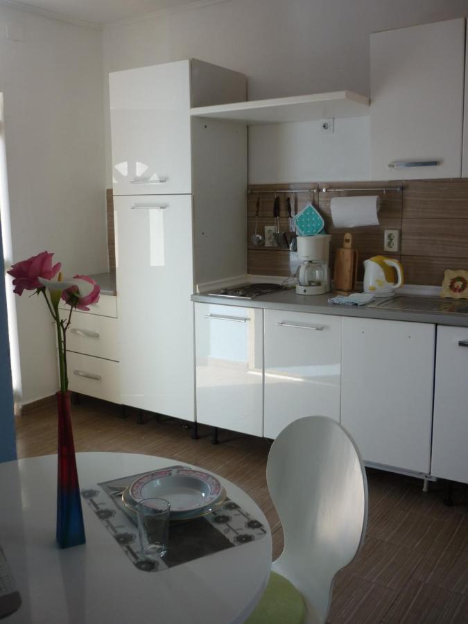 Apartman Tisno Eksteriør billede